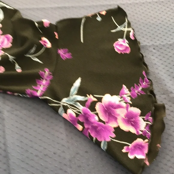 Jaclyn Smith 3X Black Floral Blouse, Bell Sleeves - Picture 5 of 9